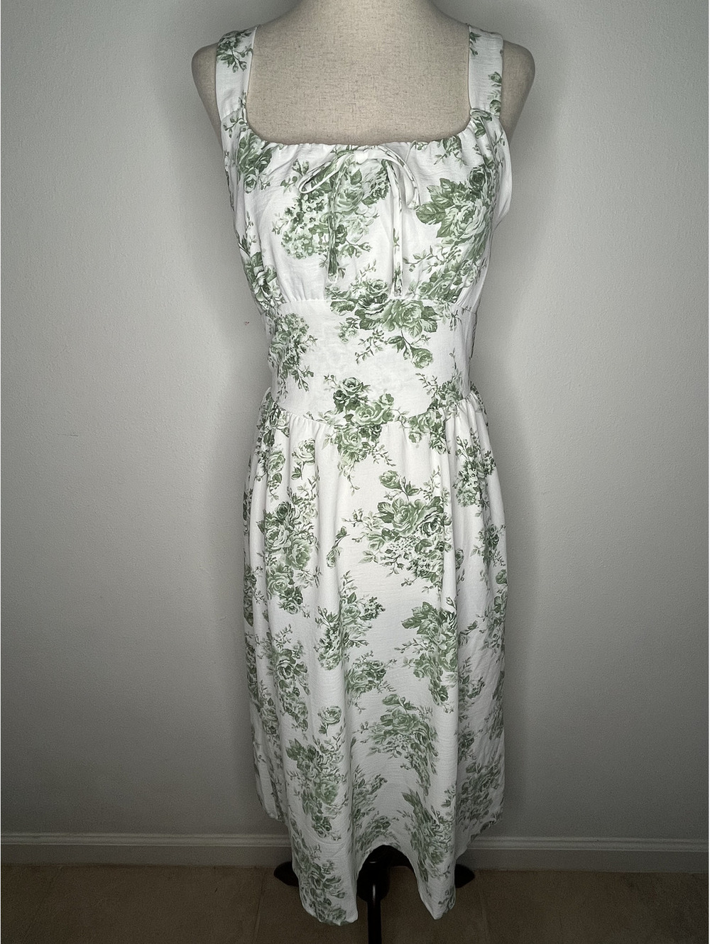 NWOT Monteau Women's White/Green Floral Dress Size Small